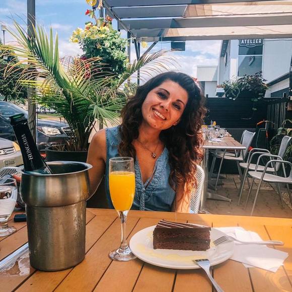 Meet your Posher, Noemie - Picture 1 of 1